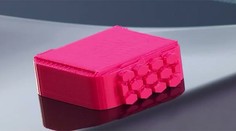 Vyzerá ako kocka z lega, ale má zabrániť smrti dieťaťa v rozhorúčenom aute