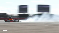 VIDEO: Dramatický začiatok VC Veľkej Británie: Verstappen skončil po kolízii s Hamiltonom v bariérach