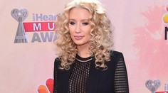 Iggy Azalea má silikóny. Potrebujete však na ne lupu