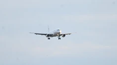 Rekordne veľké krúpy zničili lietadlo počas letu. Piloti hovoria o obrovskom šťastí celej posádky