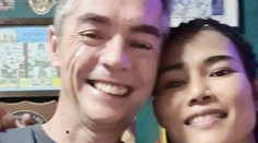 Tragédia na Silvestra. Muž (†50) zomrel po tom, ako mu svetlica vybuchla pri tvári