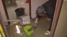 Smradľavá splašková voda zaplavuje byty. Susedia teraz zisťujú, kto upcháva WC