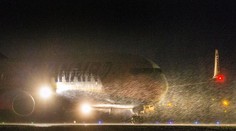 Let z Manchesteru do Dublinu sa v búrke zmenil na nočnú moru. Nakoniec pristáli o 800 km ďalej v Paríži