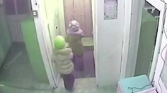 Dievčatká (5) ušli zo škôlky do sibírskej zimy -45 stupňov. Učiteľky si nič nevšimli