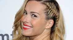 Dokonalá česká modelka. Rafinované šaty odhalili jej prednosti