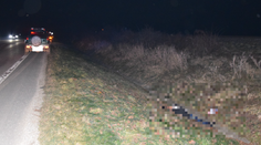 Tragická nehoda pri Rožňave. Do chodca bez reflexných prvkov narazilo auto, muž zomrel