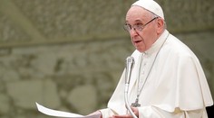 Pápež František varoval pred dezinformáciami na internete