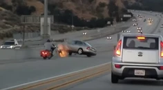 VIDEO: Bezohľadný motorkár zavinil vážnu dopravnú nehodu, začalo sa to kopancom