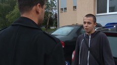 V inzeráte sľuboval 25 eur za zastrelenie migranta. Teraz im špinavo nadáva