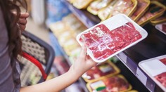 Viete správne čítať obaly? Vysvetlíme vám, ako zistíte dôležité informácie o mäse, ktoré kupujete