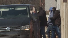 Polícia zatiaľ tají, či obvinila zadržaných ľudí a čo s nimi bude ďalej