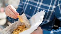 Mladík jedol neustále hranolčeky, čipsy a biele pečivo. Prišiel z toho o zrak