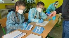 Chýbajú lekári, ale aj testy. Dva týždne pred celoplošným testovaním stále nie sú jasné detaily