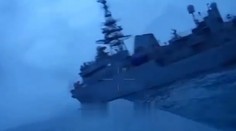 VIDEO: Nové zábery potvrdzujú, že vojnová loď Ivan Churs dostala zásah. Rusi tvrdili, že všetky drony zničili