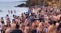 VIDEO: Polícia rozpustila nelegálnu párty s viac ako sto ľuďmi. Povolených je len 10 osôb