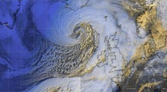 Západ Európy ohrozuje „bombogenéza“. Silná búrka už v Írsku zastavila život