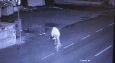 Nešikovného zlodeja zachytili kamery v obci. To, čo ukradol, aj vytratil