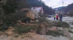 Masívne skaly sa môžu zosúvať ďalej. V Hričovskom Podhradí vyhlásili mimoriadnu situáciu