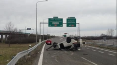 Pri posádke Smartu stáli všetci svätí. Arogantný vodič v Bratislave vytlačil auto z diaľnice. Pozrite si dramatické VIDEO