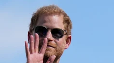Princ Harry prišiel do Londýna, s chorým otcom Karolom III. sa však nestretne