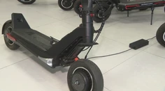 Po požiari elektrokolobežky sa mnohí boja jej bezpečnosti. Podľa odborníkov treba dodržiavať tieto zásady