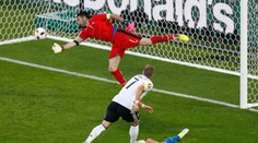 Penaltovú drámu zvládli lepšie úradujúci majstri sveta