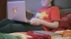 V šiestej triede bola terčom žabomyších detských vojen. Zo šikany sa napokon vymanila sama