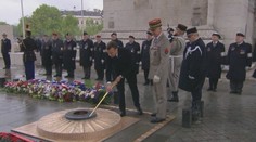 Sviatok 8. mája majú okrem Slovákov len Česi a Francúzi. Takto vyzerala ceremónia v Paríži
