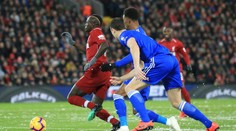 Liverpool zakopol doma s Leicestrom, Chelsea utrpela debakel 0:4