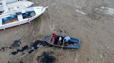 VIDEO: More v Turecku pokryl hustý sliz. Hnedú hmotu nemožno prehliadnuť