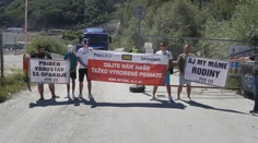 Subdodávatelia stavby tunelu Višňové neplatia faktúry. Bez príjmu sú stovky rodín robotníkov