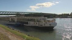 Nízka hladina Dunaja ohrozuje lodnú dopravu. Stúpať nemá ani v najbližších dňoch