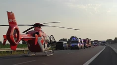 FOTO: Vážna nehoda na D1 pri Hlohovci. Muža v kritickom stave musel do nemocnice transportovať vrtuľník