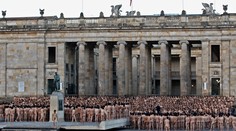 Takto vyzerá fotografia na podporu mieru. Pózovali na nej tisíce nahých Kolumbijčanov
