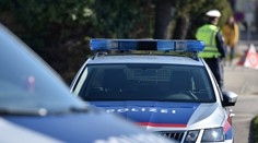 V rakúskom Linzi narazilo auto do stánku s ovocím a zeleninou, hlásia zranených