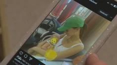 Nepomáha ani smajlík cez tvár. Ak zverejňujete fotky vašich detí, mali by ste spozornieť