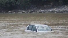 V Stankovanoch na Liptove zišlo auto z cesty a zrútilo sa do Váhu