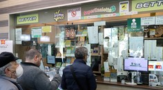 Bezdomovec vyhral v lotérii, k peniazom sa však nedostal. Potom zakročil ochotný úradník