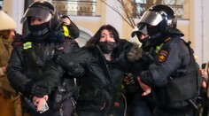 V Rusku sa opäť konali protivojnové protesty, Kadyrov cvičí čečenské oddiely