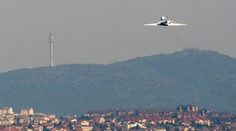 Lietadlo so srbským prezidentom začalo prudko klesať, môže za to káva