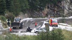 Neuveriteľné zábery: Etapu Tour de France museli pre sneh a zosuv pôdy predčasne ukončiť