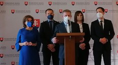 Minister Lengvarský bude mať „ručnú brzdu“ na zastavenie uvoľnenia opatrení