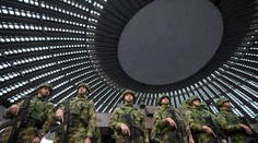 Srbsko na hranici s Kosovom zhromažďuje vojakov, upozorňujú Spojené štáty