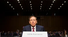 Bývalý šéf americkej CIA: Ak Putin na Ukrajine použije jadrové zbrane, USA zničia ruské vojská