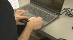 Tešili sa na notebooky na vyučovanie, školy však zostali zaskočené. Štát musí hľadať nového dodávateľa