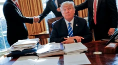Trumpovo nariadenie o migrácii žalujú už štyri štáty
