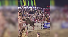 VIDEO: Zábava na rodeu sa mohla skončiť tragicky. Býk preskočil plot a namieril si to medzi ľudí