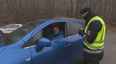 Cez víkend je v uliciach viac policajtov. Pozrite sa, ako prebiehajú posilnené kontroly opatrení