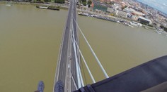 Náš redaktor sa prechádzal po parapete bratislavského UFA