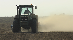 Nie každý sa teší z babieho leta. Naše polia by si priali opak